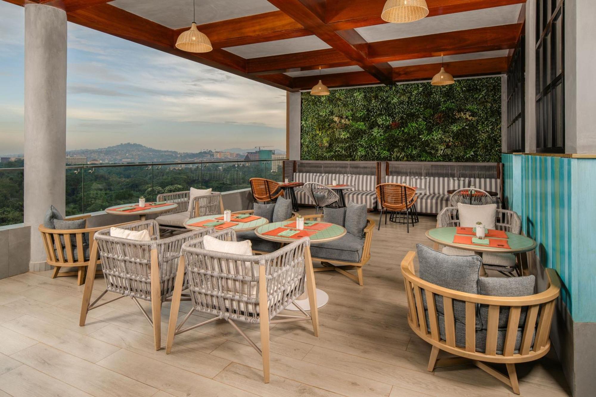 Four Points By Sheraton Kampala Exterior foto